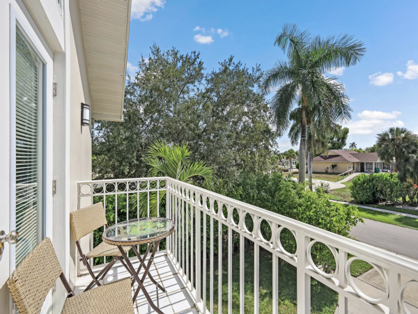 Canal Front 4 Bedroom Vacation Home Sleeps 10 Marco Island